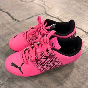 Puma Soccer / Football Cleats, Kids Size 1 in Hot Pink
